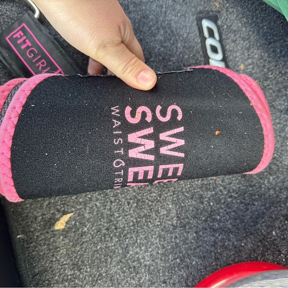 Sweet Sweat Waist Trimmer in Black and Pink - Picture 4 of 5